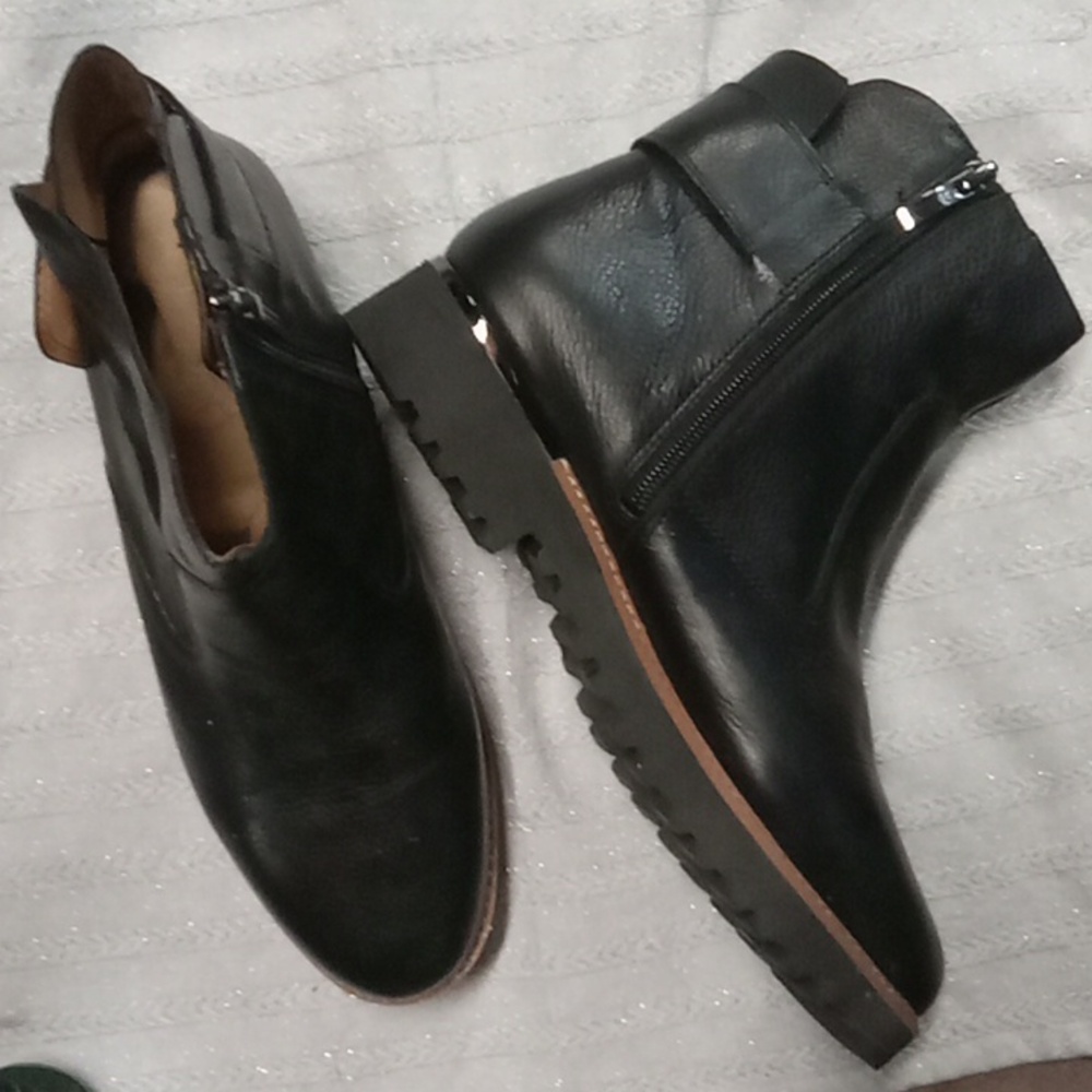 8w black leather  upper franco sarto ankle  boots
